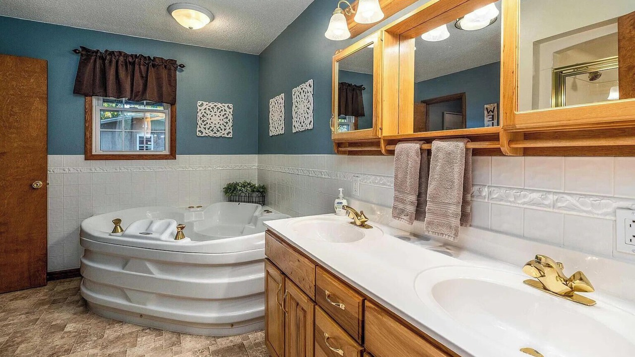Photo of Bathroom in Goreville