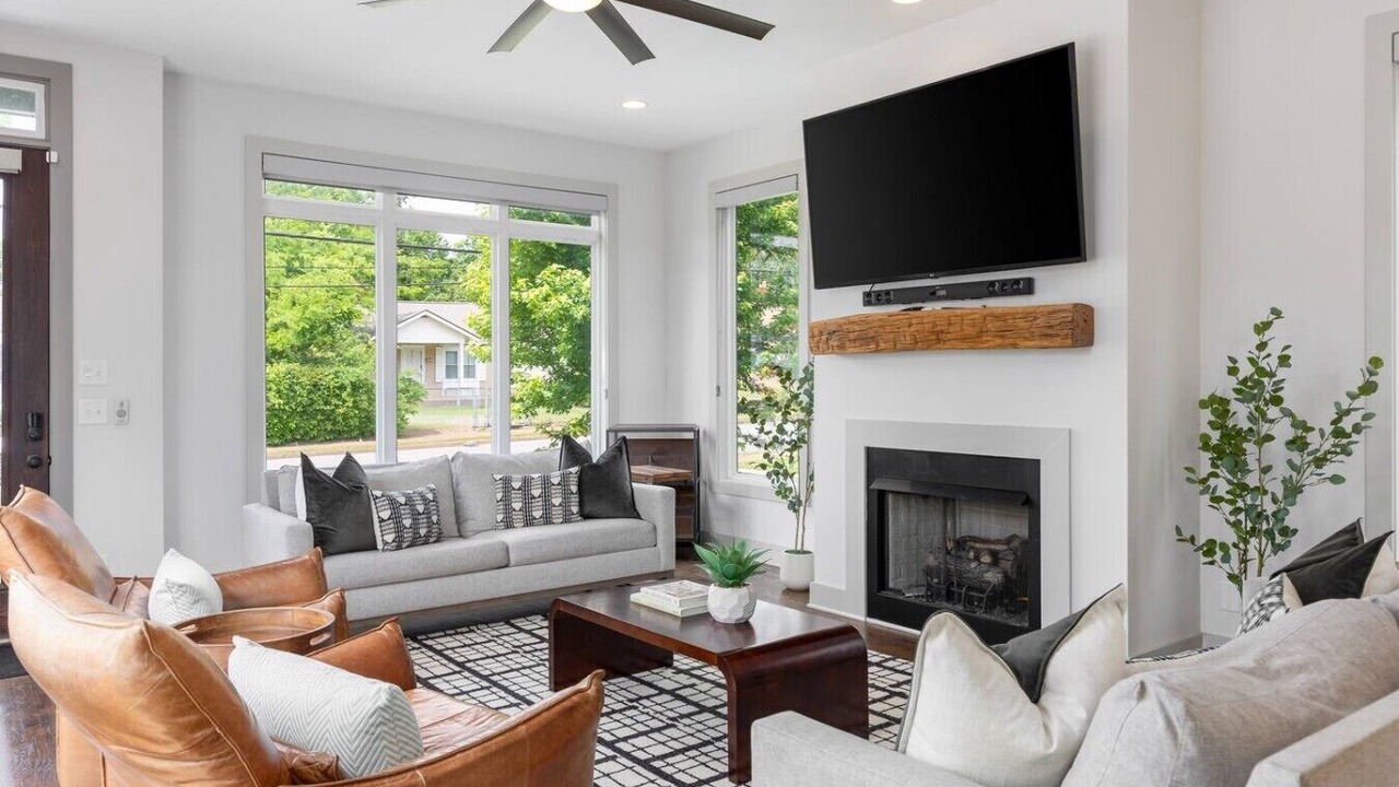 Photo of Livingroom in Cleveland Park