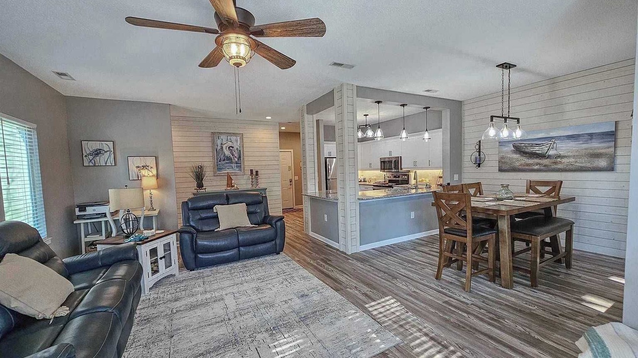 Photo of Livingroom in Cherry Grove Beach