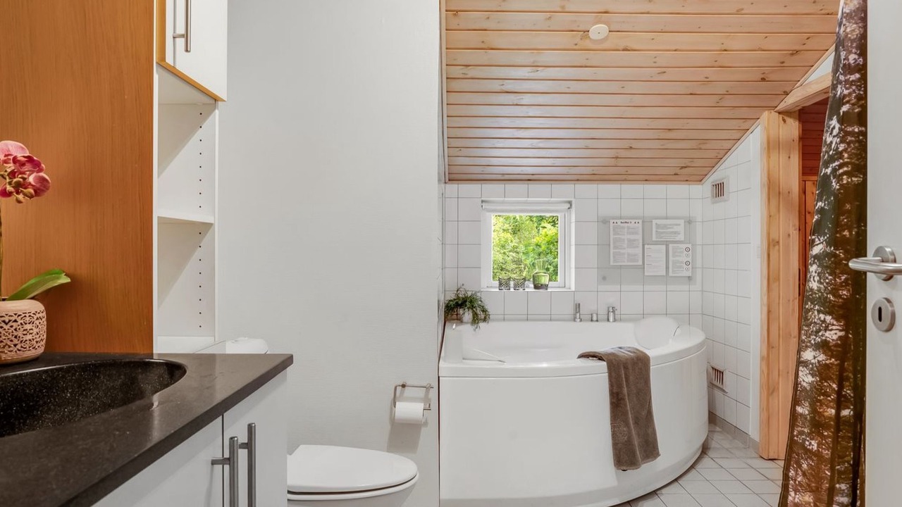 Photo of Bathroom in Hou