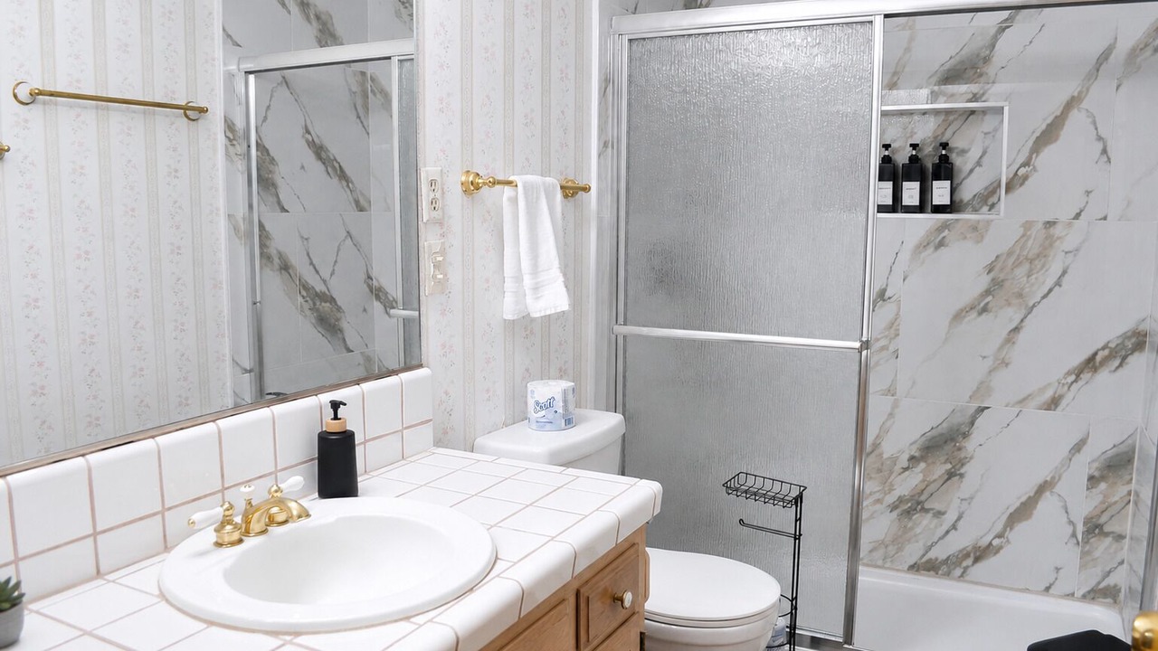 Photo of Bathroom in Hanford