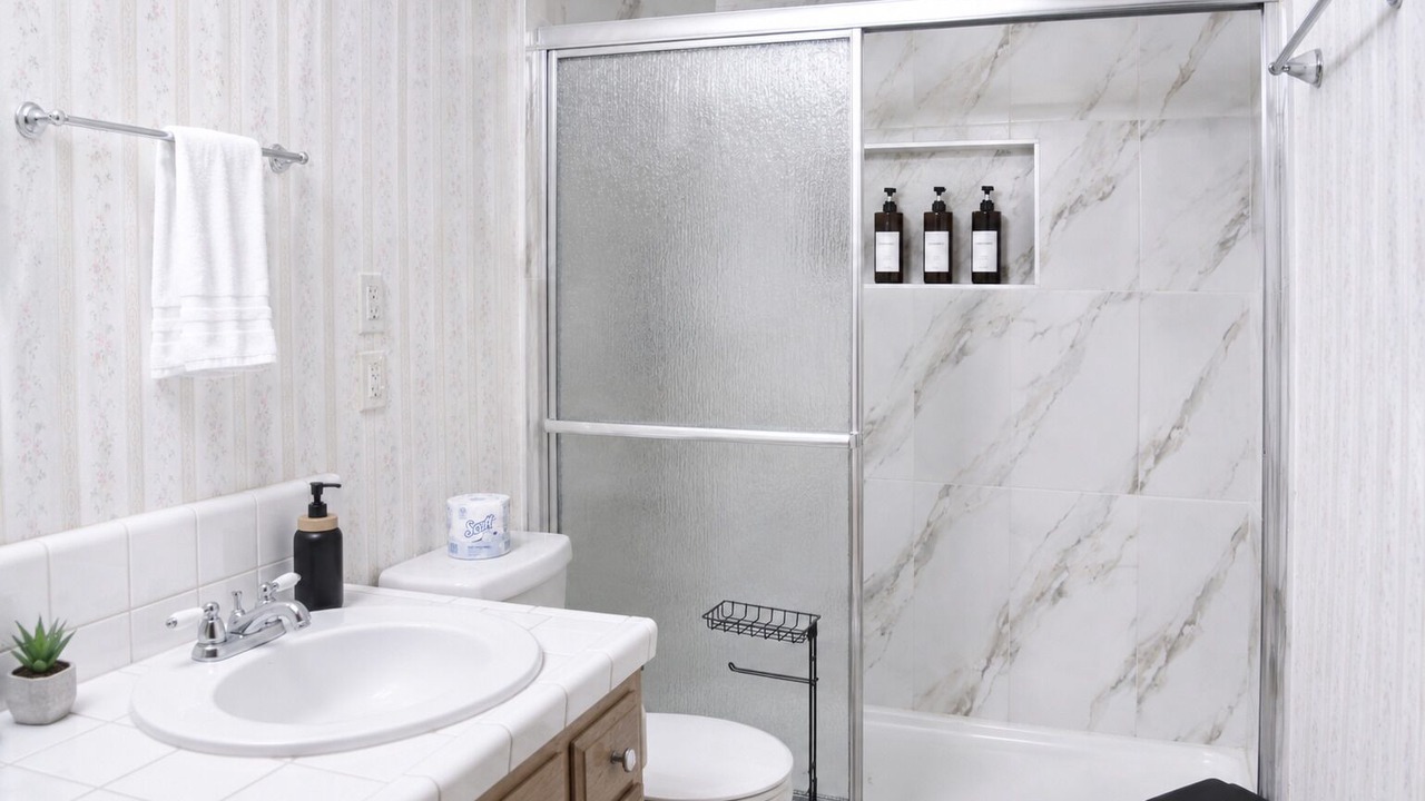 Photo of Bathroom in Hanford