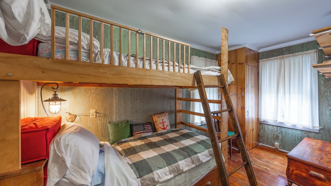 Photo of Bedroom in Weweantic