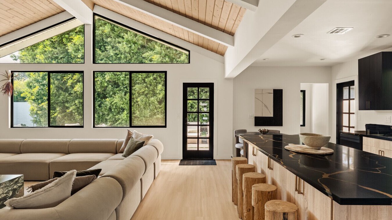 Photo of Livingroom in Universal City