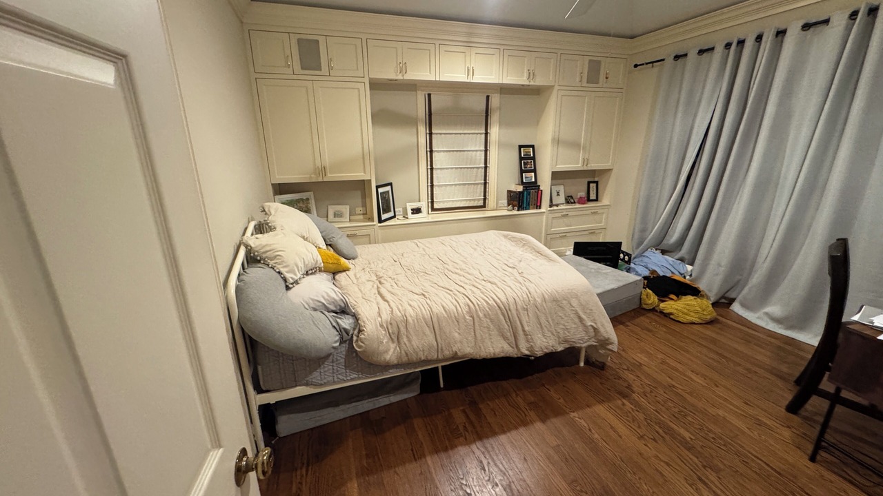 Photo of Bedroom in Boulevard Oaks