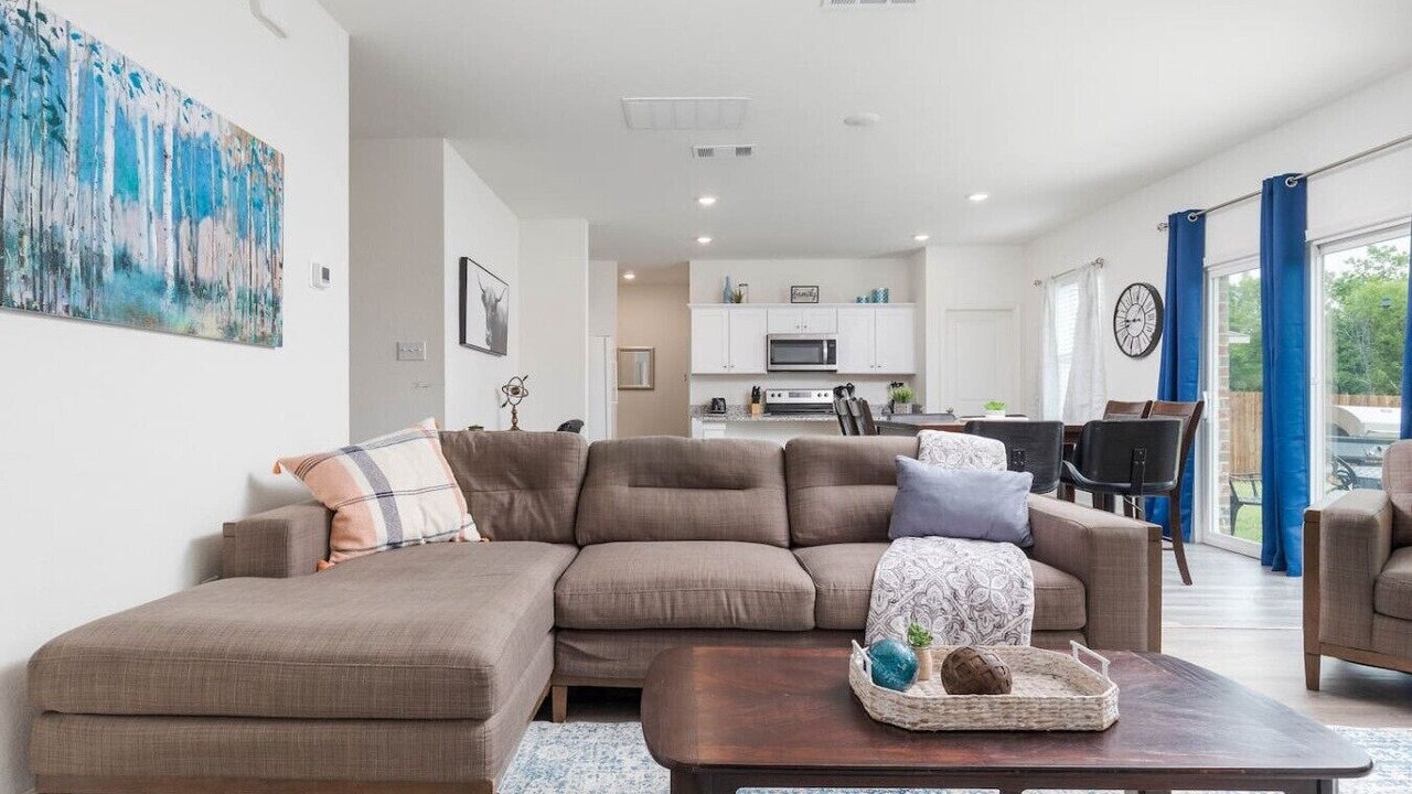Photo of Livingroom in Edgecliff Village