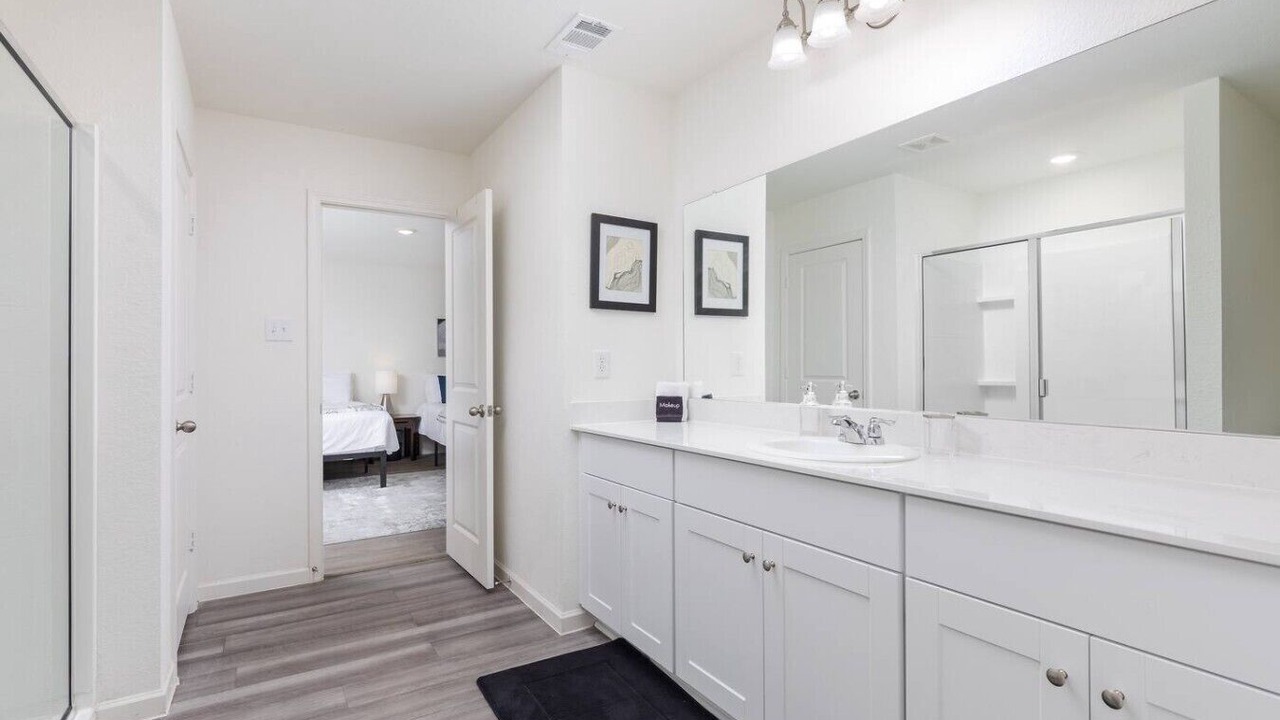 Photo of Bathroom in Edgecliff Village
