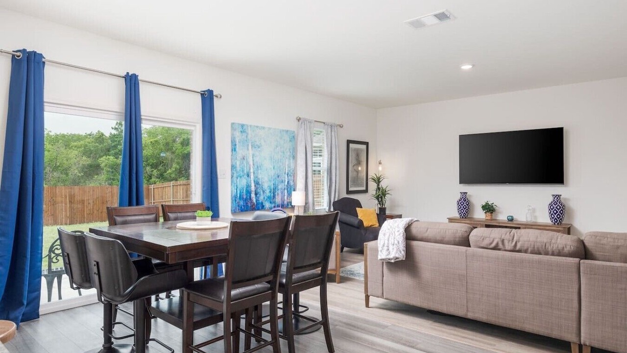 Photo of Livingroom in Edgecliff Village