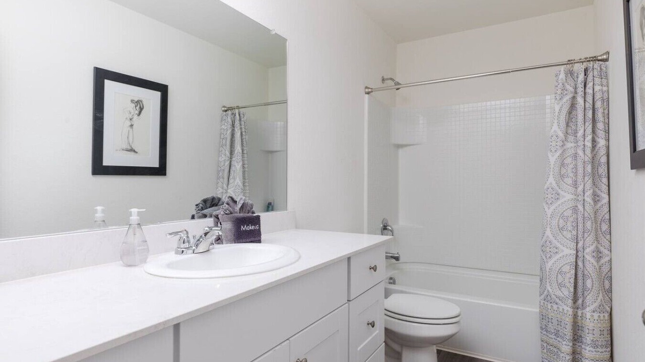 Photo of Bathroom in Edgecliff Village