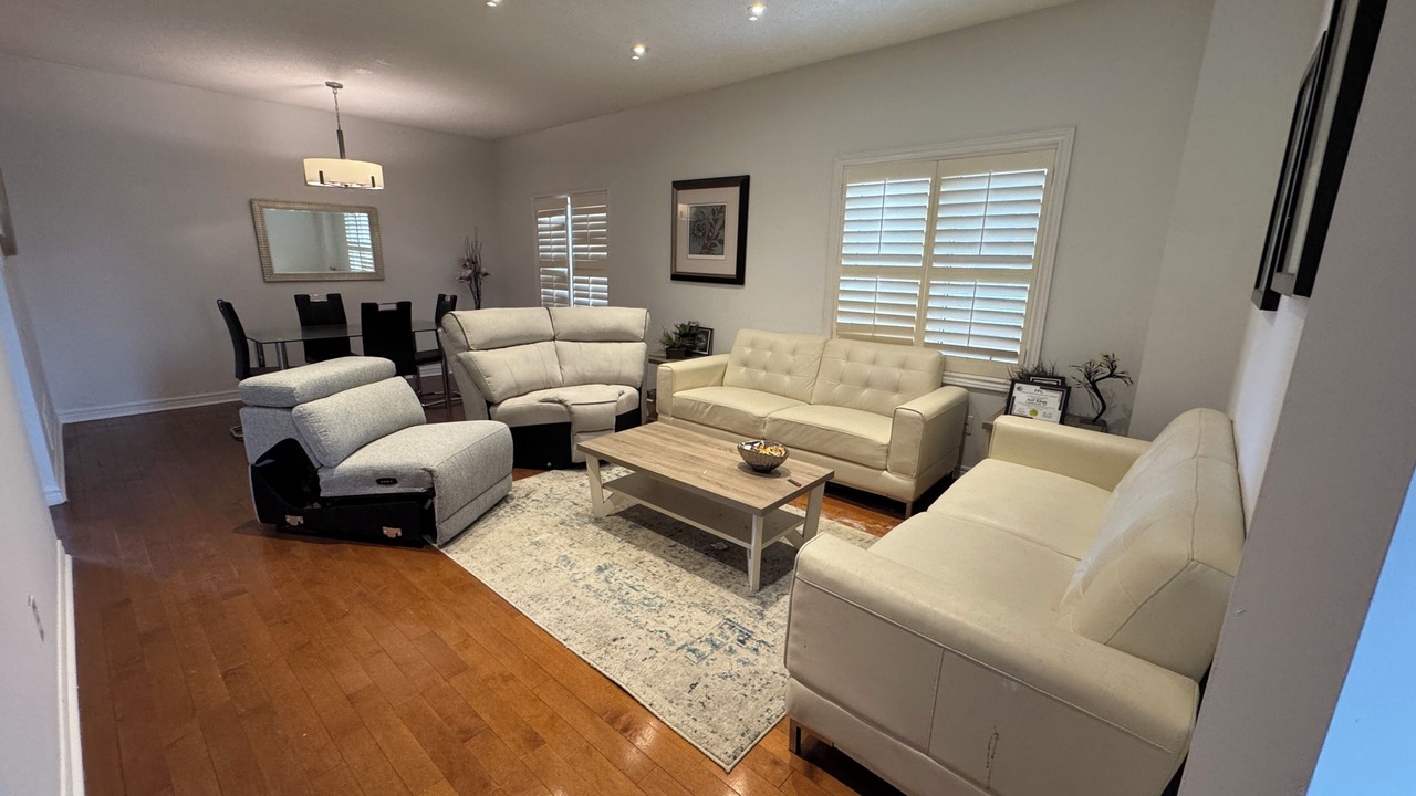Photo of Livingroom in Churchill Meadows