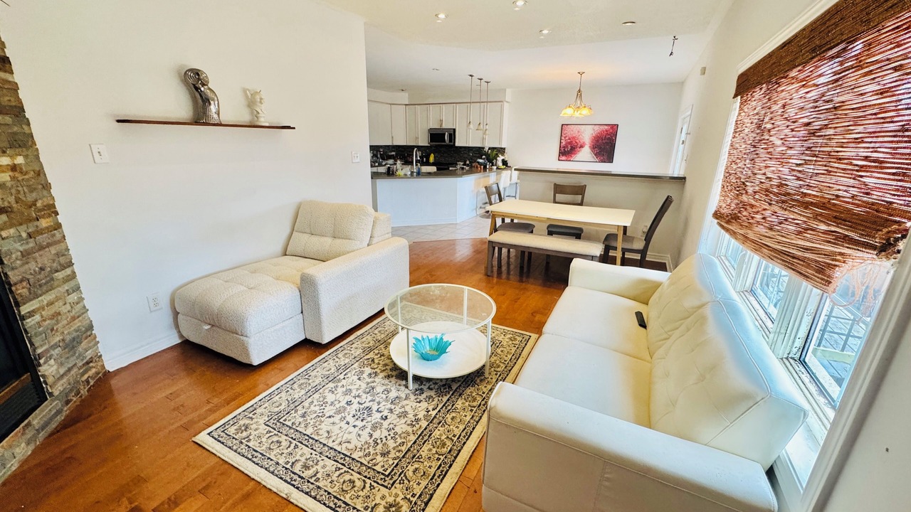 Photo of Livingroom in Churchill Meadows