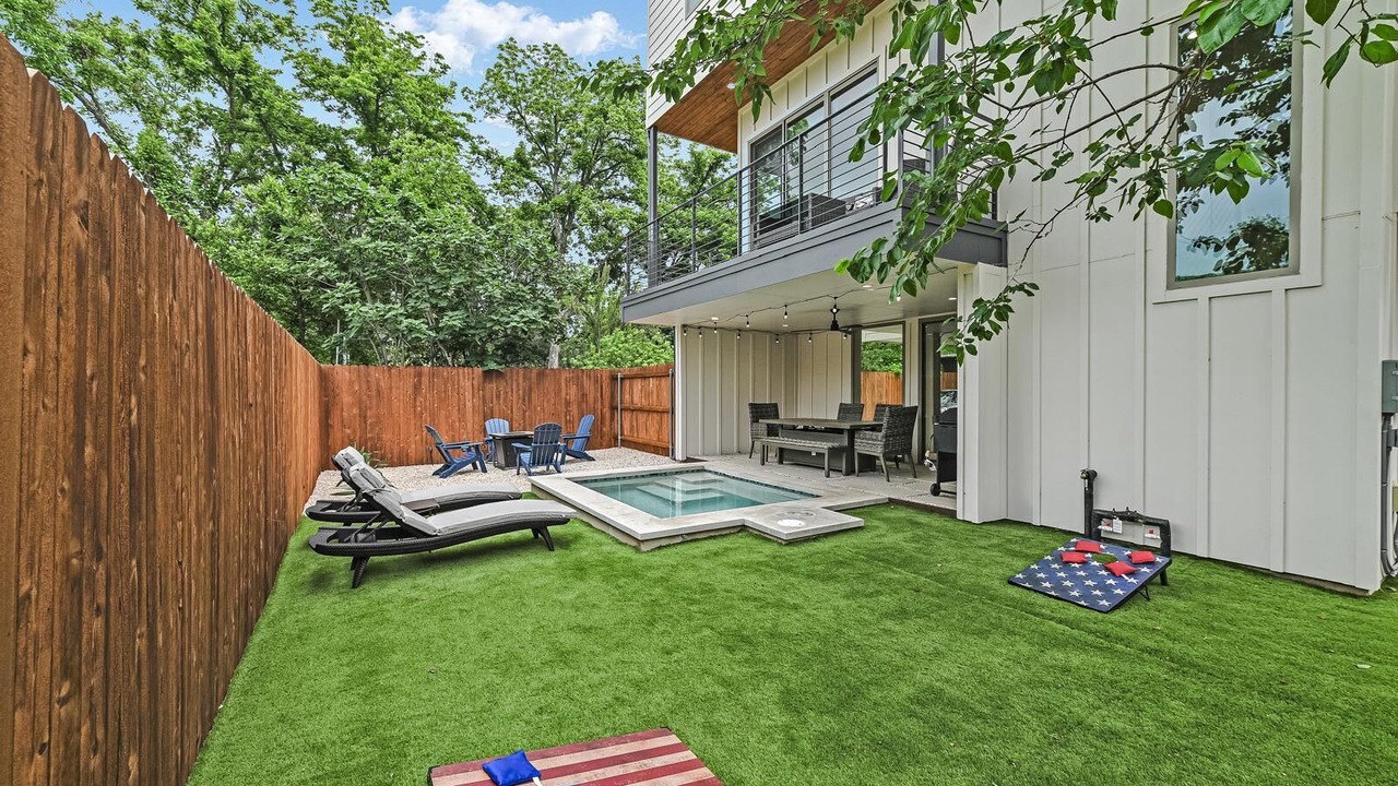 Photo of Patio Balcony in Govalle