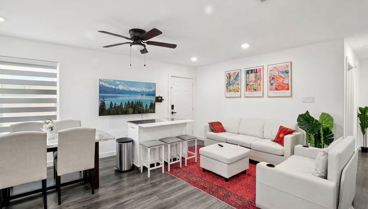 Photo of Livingroom in Northside
