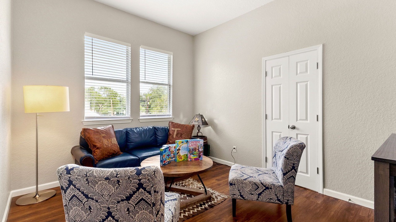 Photo of Livingroom in Near East Side