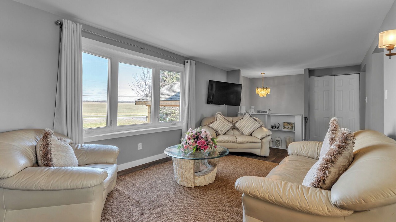 Photo of Livingroom in Greater Napanee