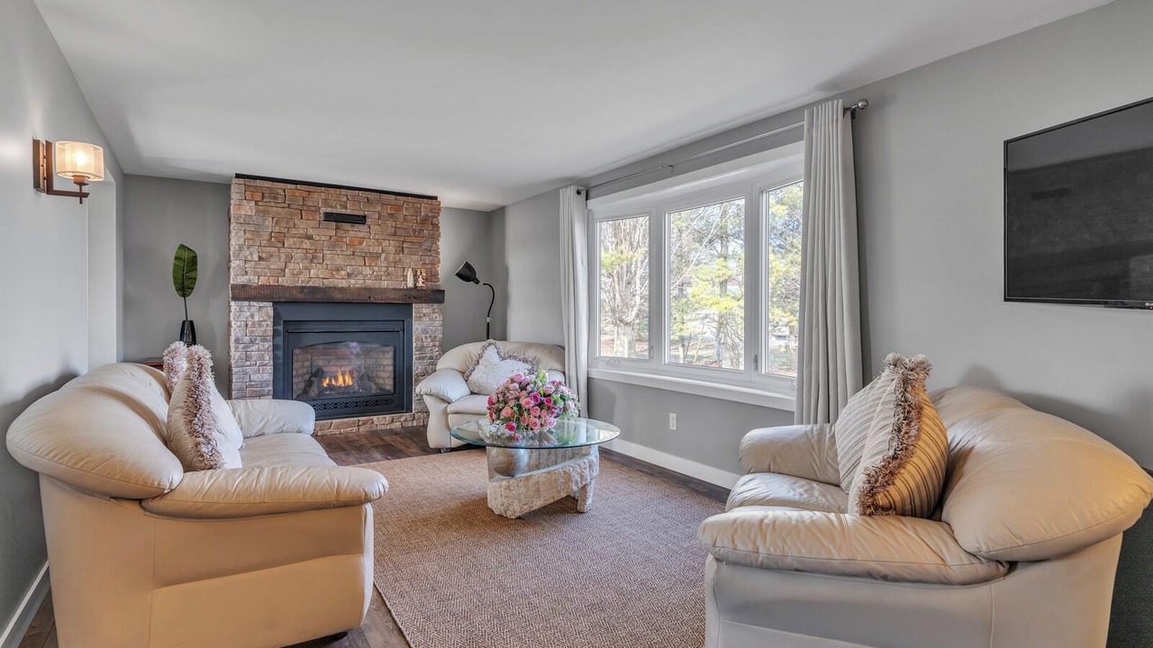 Photo of Livingroom in Greater Napanee