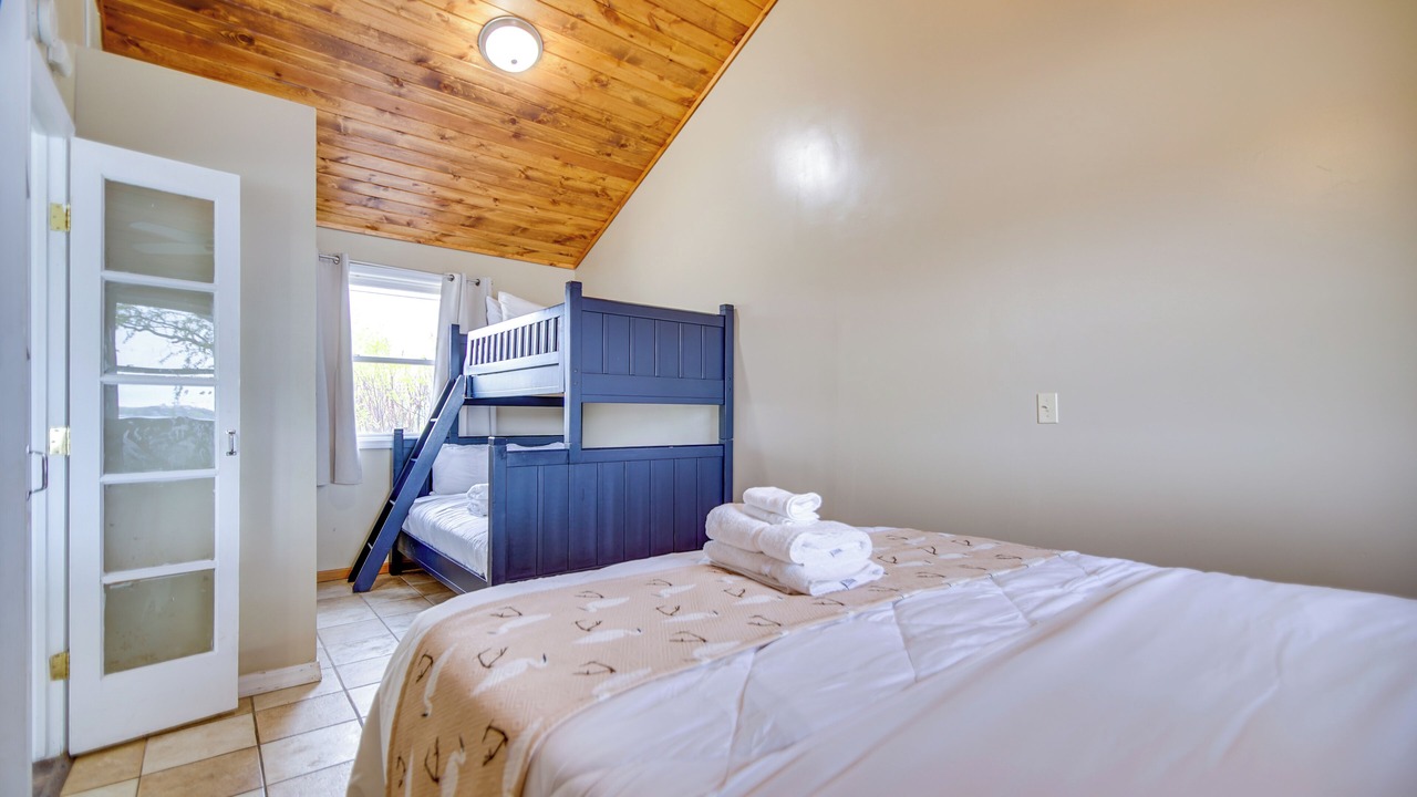 Photo of Bedroom in Twin Lakes