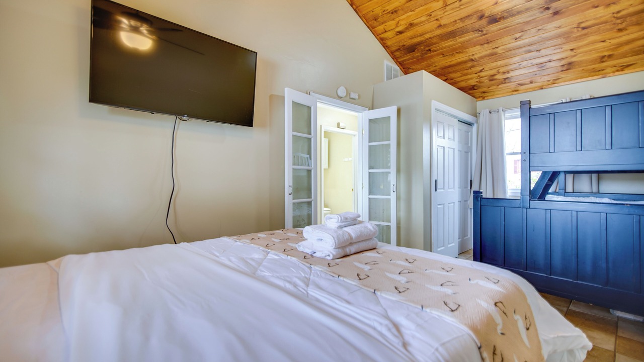 Photo of Bedroom in Twin Lakes