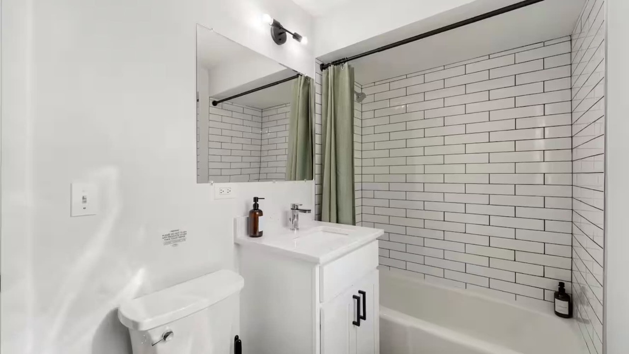 Photo of Bathroom in Lombard