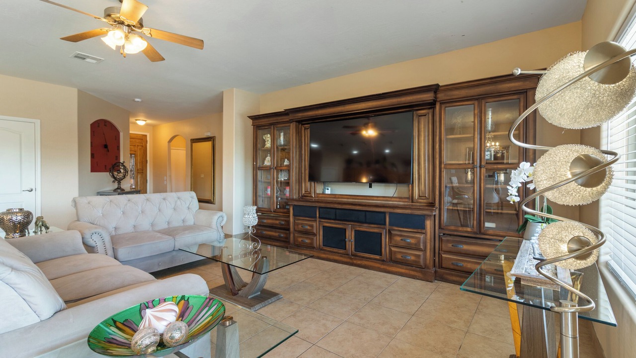 Photo of Livingroom in Paradise Valley Village