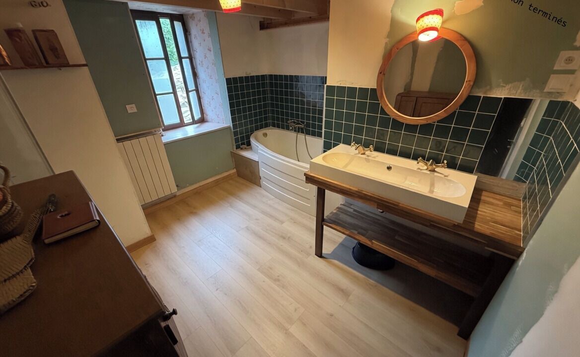 Photo of Bathroom in Saint-Michel-de-Chabrillanoux