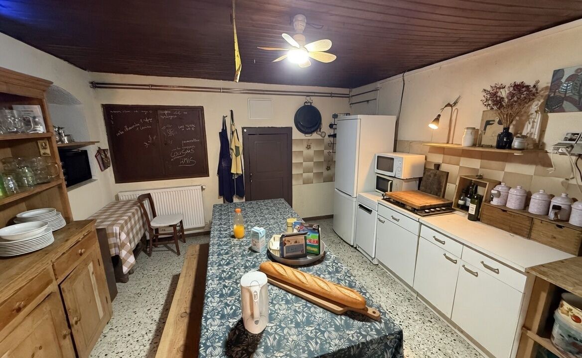 Photo of Kitchen in Saint-Michel-de-Chabrillanoux