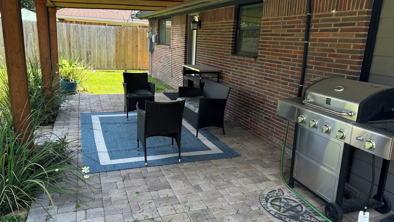 Photo of Patio Balcony in Garden Oaks
