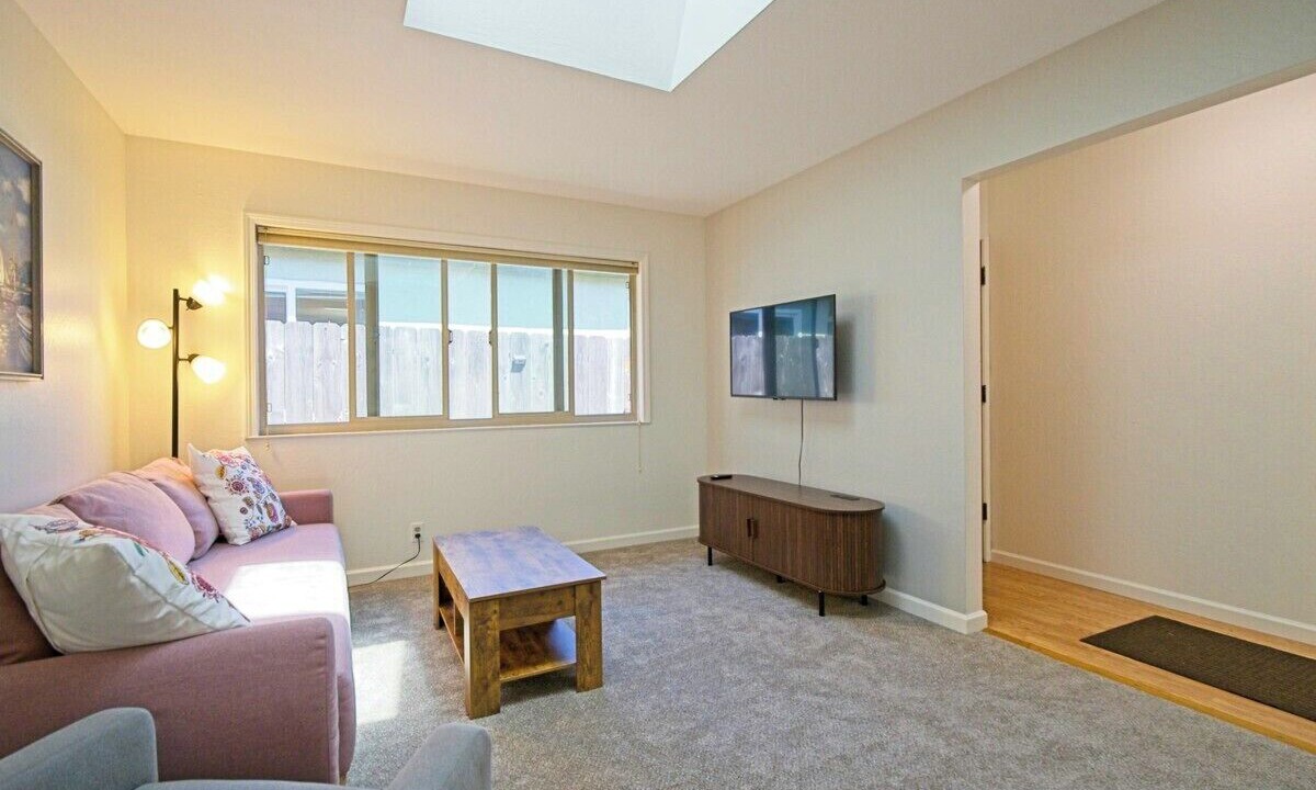 Photo of Livingroom in Alameda