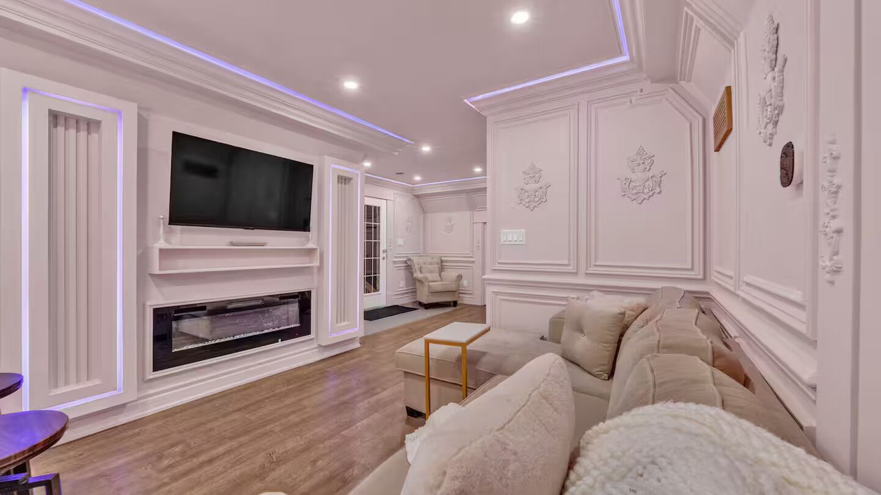 Photo of Livingroom in Town of Essex