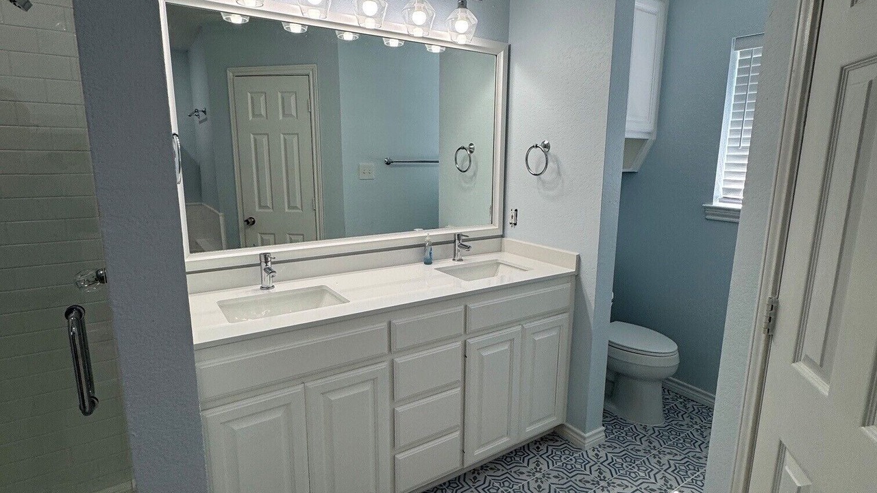 Photo of Bathroom in Krum