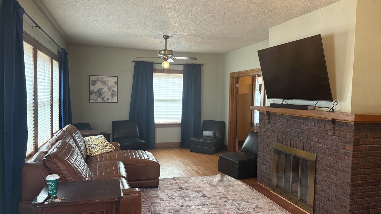 Photo of Livingroom in College Hill
