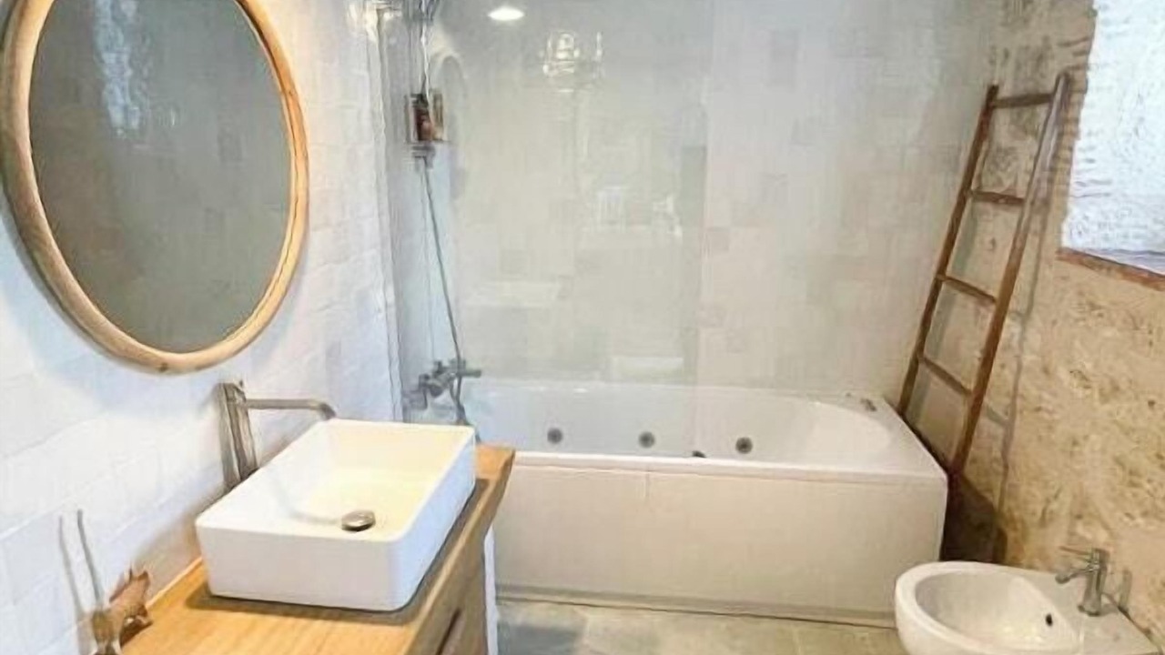 Photo of Bathroom in Layrac