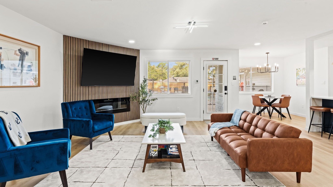 Photo of Livingroom in Spring