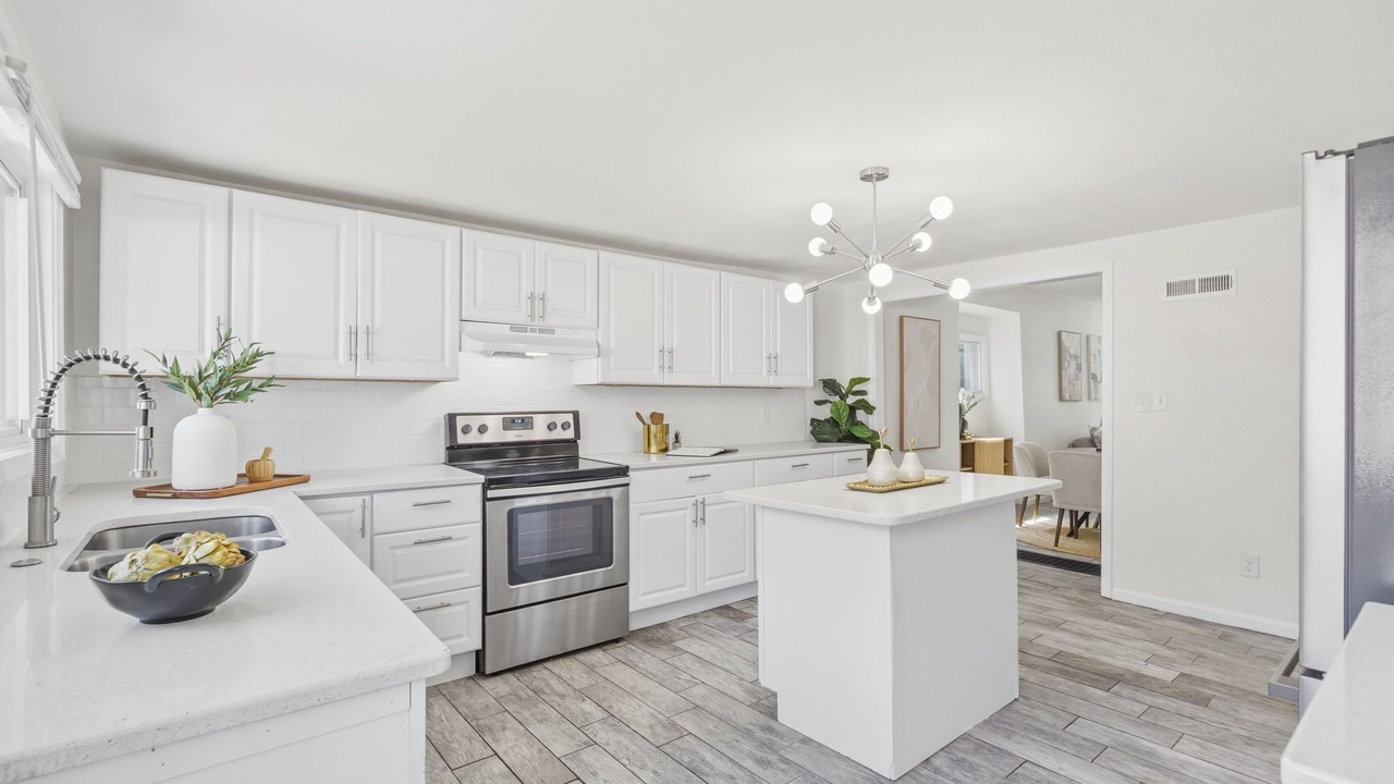Photo of Kitchen in West Plaza
