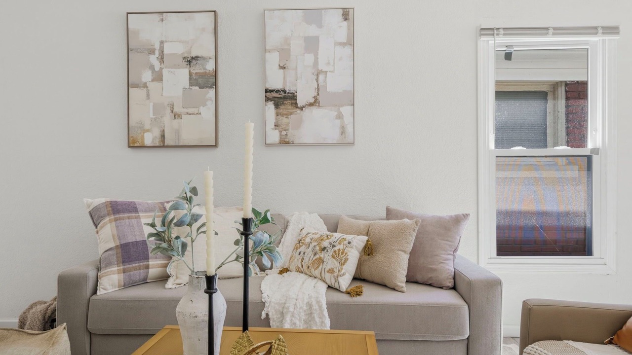 Photo of Livingroom in West Plaza