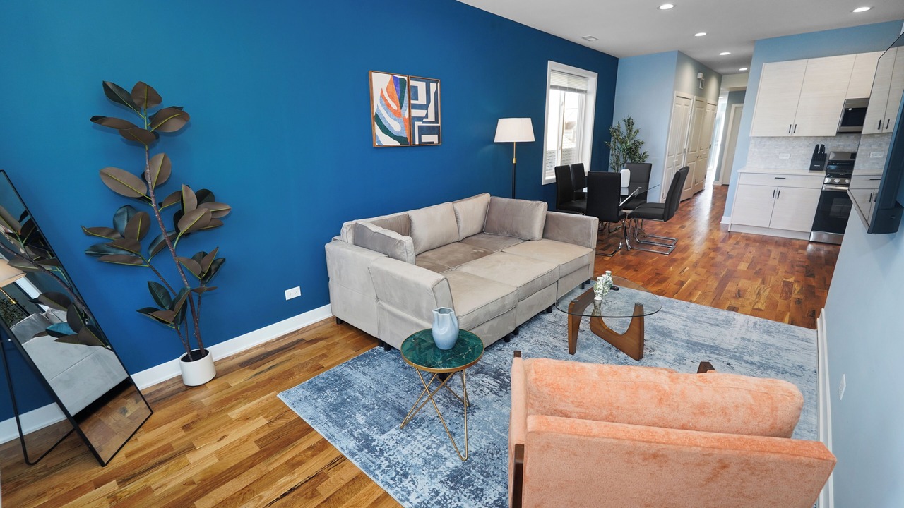 Photo of Livingroom in East Garfield Park