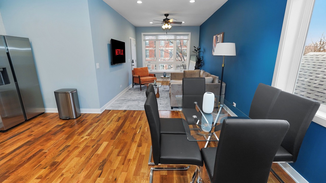Photo of Livingroom in East Garfield Park