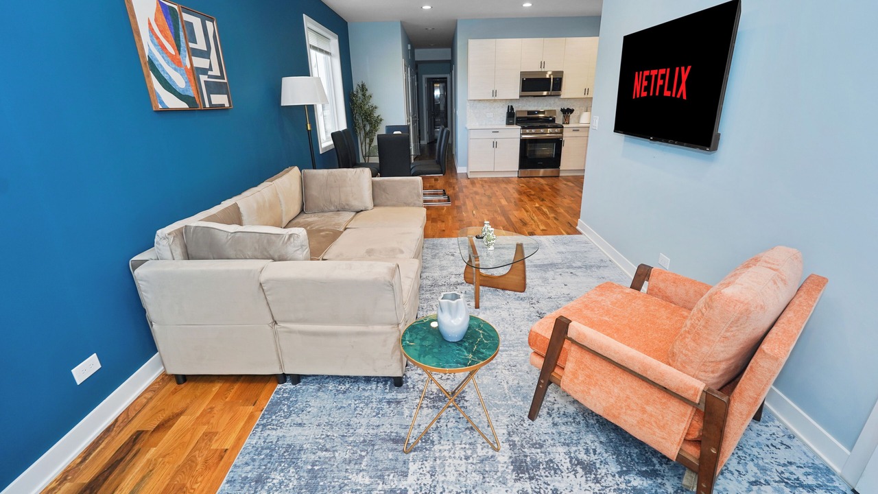 Photo of Livingroom in East Garfield Park