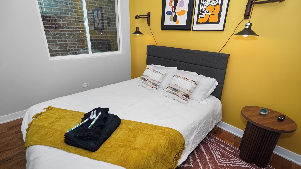 Photo of Bedroom in East Garfield Park