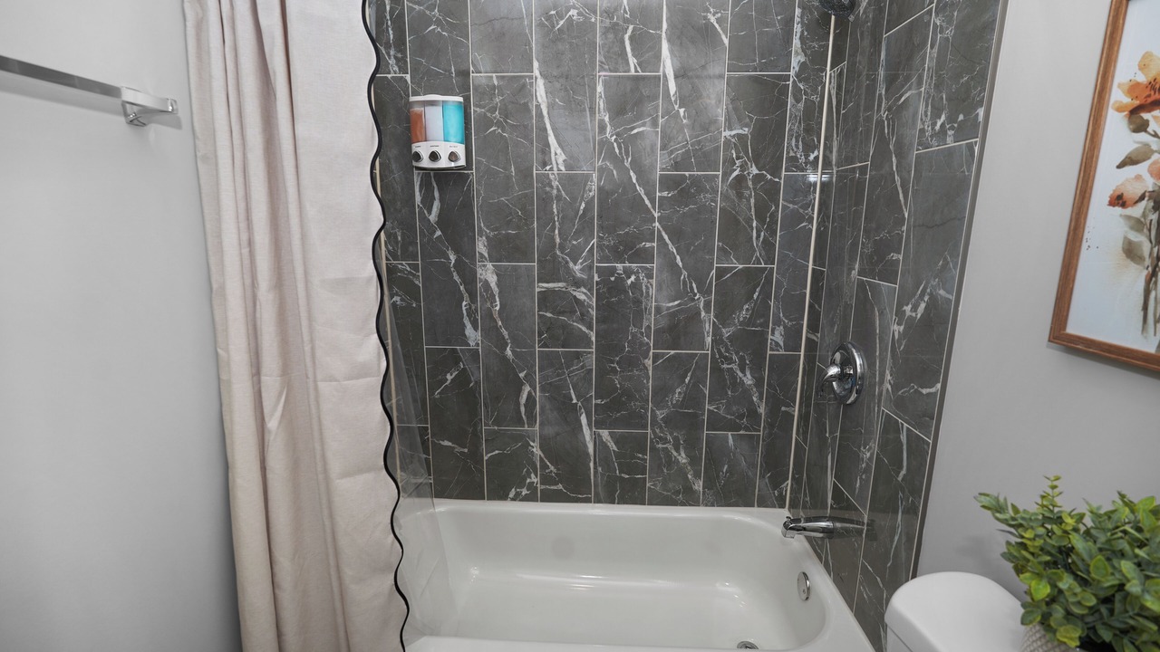 Photo of Bathroom in East Garfield Park