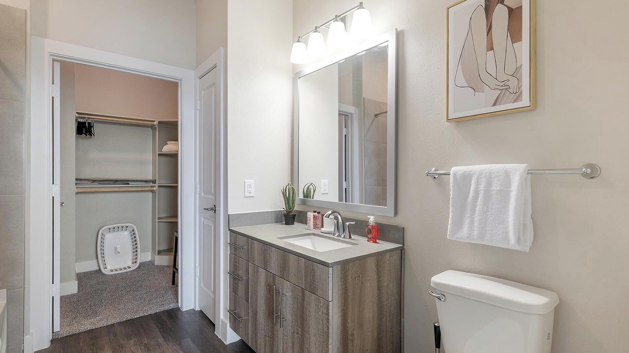 Photo of Bathroom in Montopolis