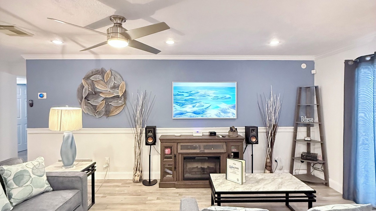 Photo of Livingroom in Goldenrod