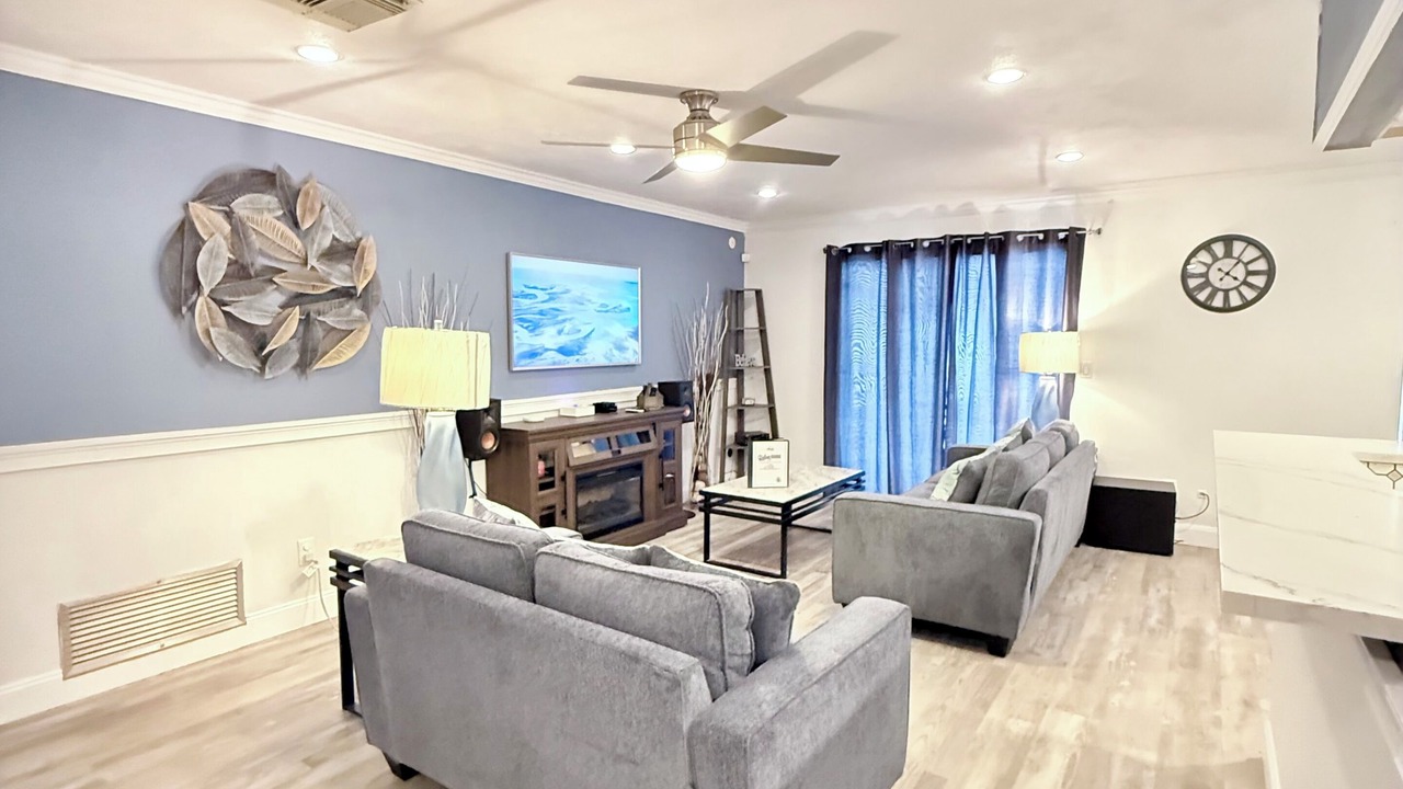 Photo of Livingroom in Goldenrod