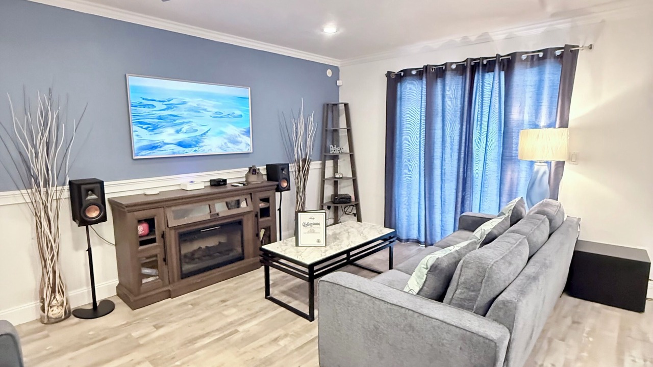 Photo of Livingroom in Goldenrod