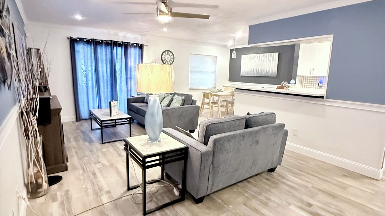 Photo of Livingroom in Goldenrod
