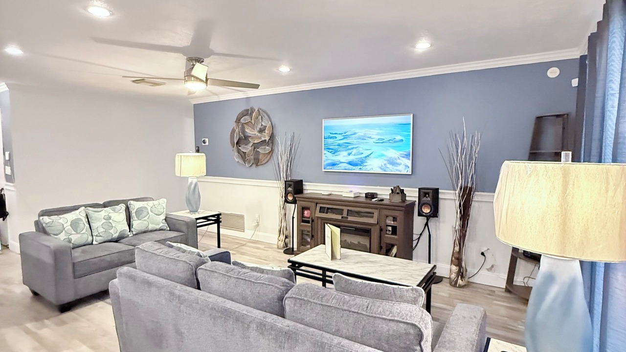 Photo of Livingroom in Goldenrod