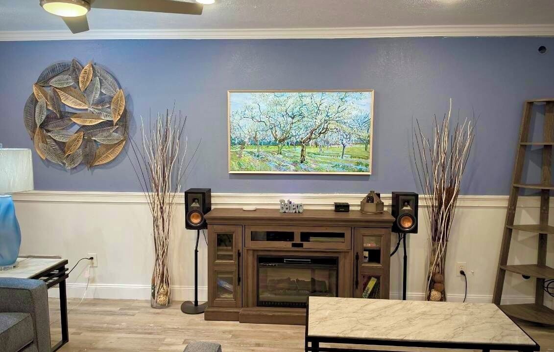 Photo of Livingroom in Goldenrod
