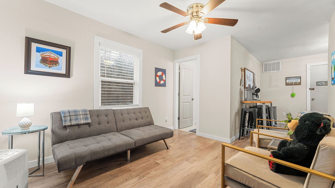 Photo of Livingroom in Arrow Point
