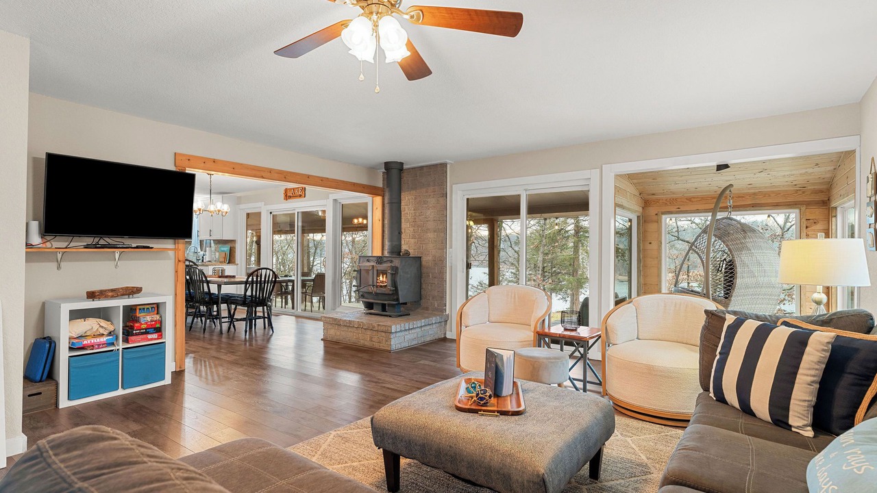 Photo of Livingroom in Arrow Point