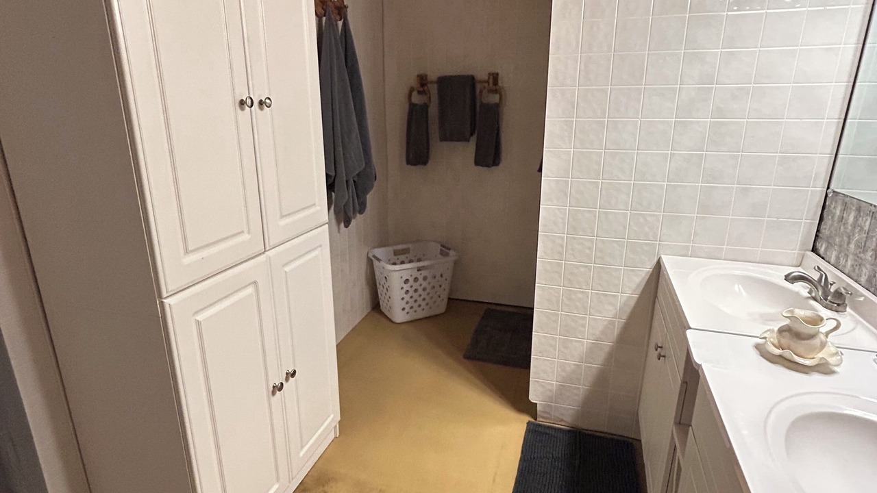 Photo of Bathroom in Glendo